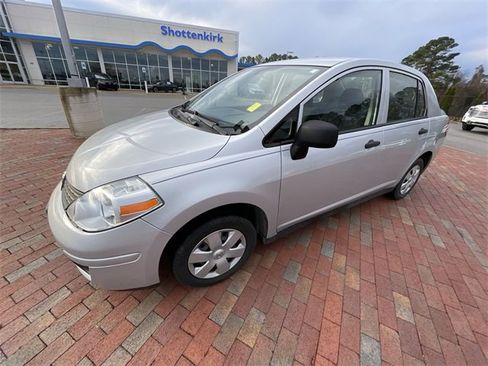 Used 2010 Nissan Versa Sedan image 9