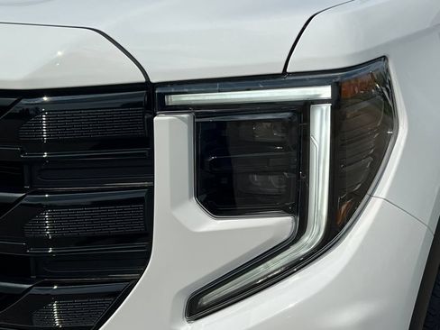 Used 2024 GMC Sierra 1500 Elevation w/ X31 Off-Road Package AWD/4WD image 40