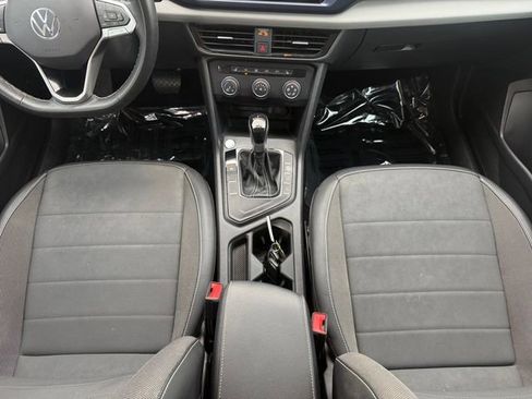 Used 2022 Volkswagen Taos SE FWD image 6