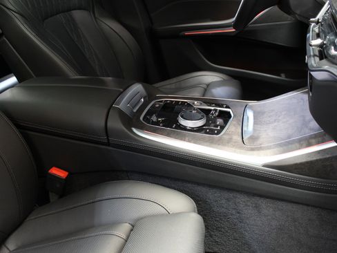 Used 2024 BMW X7 xDrive40i w/ Climate Comfort Package image 53