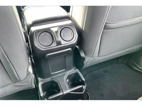 Used 2021 Jeep Wrangler Unlimited Sport AWD/4WD image 31