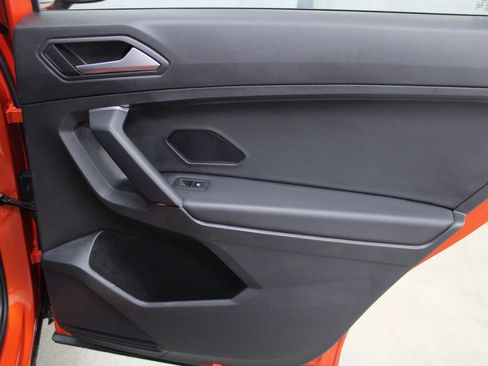 Used 2019 Volkswagen Tiguan SE image 24