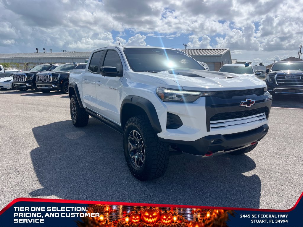 Used 2025 Chevrolet Colorado ZR2 w/ Technology Package AWD/4WD image 3