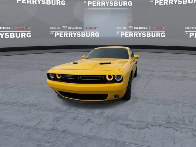 Used 2018 Dodge Challenger R/T w/ Driver Convenience Group RWD image 3