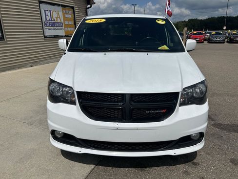 Used 2018 Dodge Grand Caravan SE FWD image 2