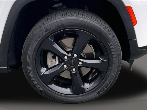 Certified 2022 Jeep Grand Cherokee L Laredo image 35