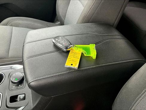 Certified 2023 Chevrolet Traverse LT image 35