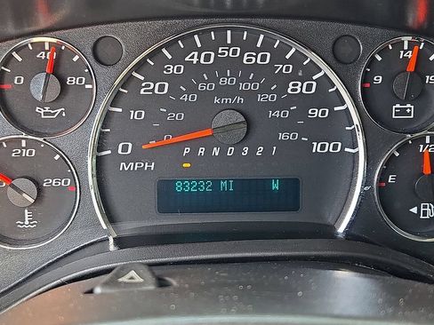 Used 2010 Chevrolet Express 1500 RWD image 24