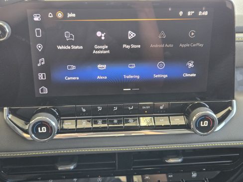 Used 2024 Chevrolet Colorado ZR2 w/ Technology Package AWD/4WD image 12