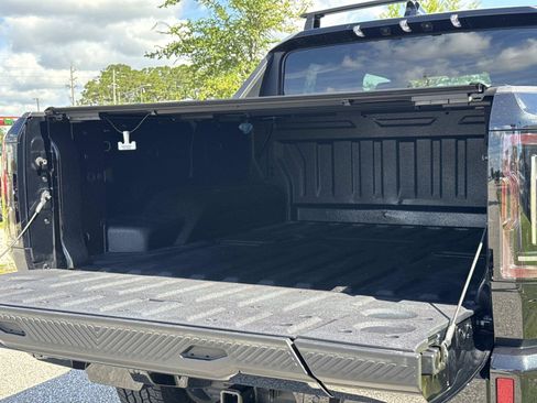 Used 2025 GMC Hummer EV 3X w/ LPO, Roof Cross Rail Package AWD/4WD image 29
