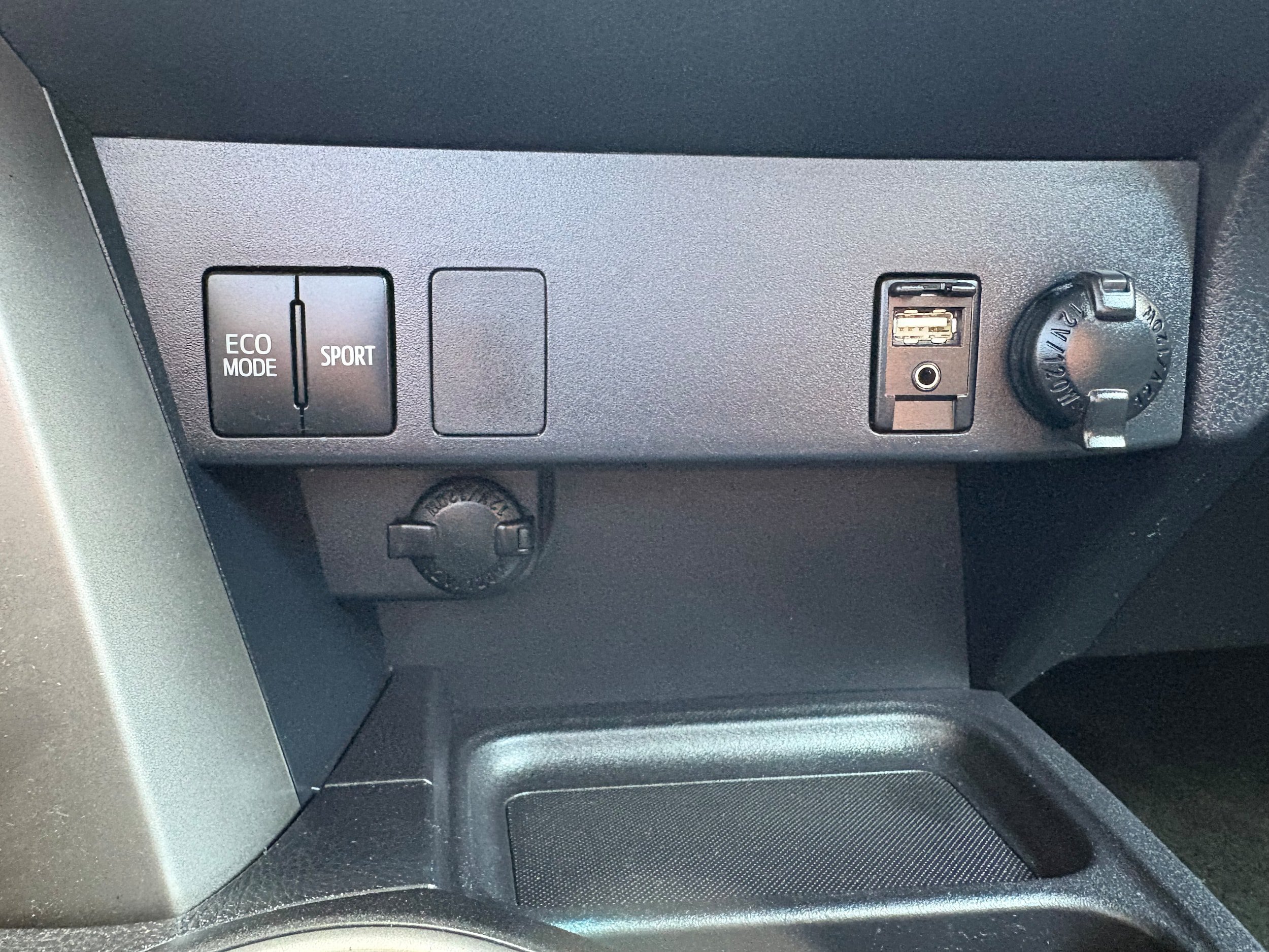 Used 2016 Toyota RAV4 LE AWD/4WD image 36