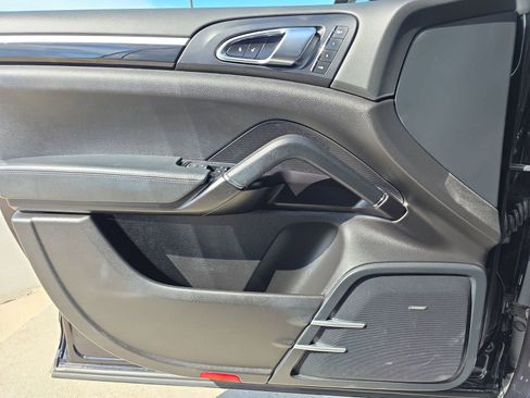 Used 2016 Porsche Cayenne S image 21
