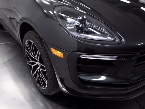 Certified 2025 Porsche Macan image 12