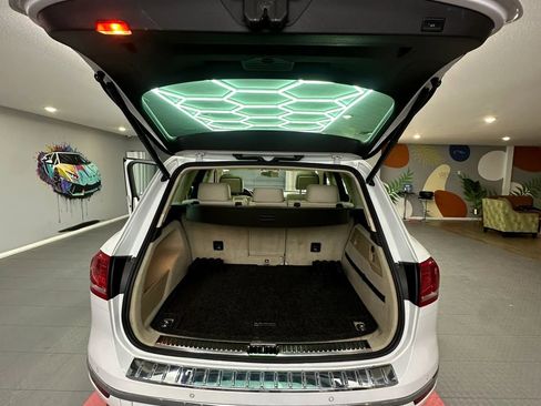 Used 2015 Volkswagen Touareg VR6 image 27