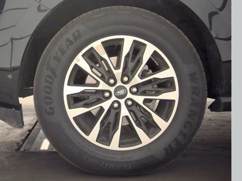 Used 2025 Ford Expedition Platinum AWD/4WD image 35