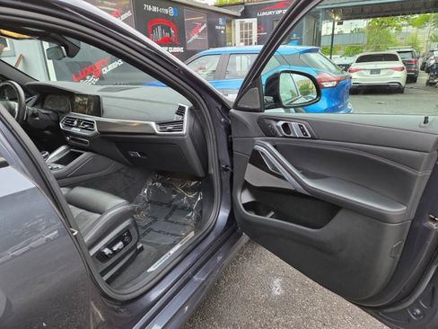 Used 2021 BMW X6 M50i w/ Premium Package AWD/4WD image 11