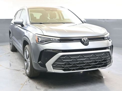 Used 2025 Volkswagen Taos SE AWD/4WD image 8