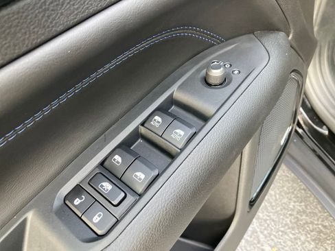 New 2025 Jeep Compass Latitude w/ Sun & Sound Group AWD/4WD image 10