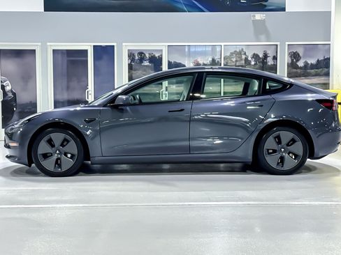 Used 2023 Tesla Model 3 Standard Range RWD image 2