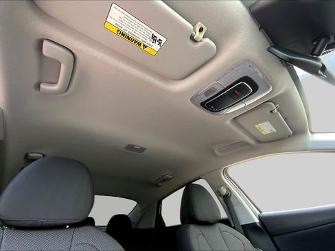 Used 2021 Hyundai Elantra SE FWD image 14