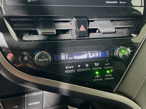 Certified 2022 Toyota Camry SE image 15