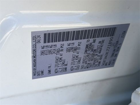 Used 2024 Nissan Rogue S image 33