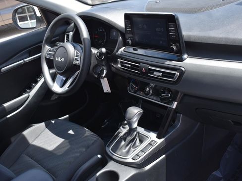 Used 2023 Kia Seltos LX AWD/4WD image 12