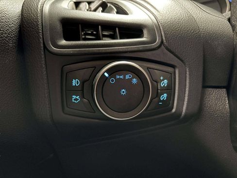 Used 2018 Ford Focus SE w/ SE Appearance Package image 35