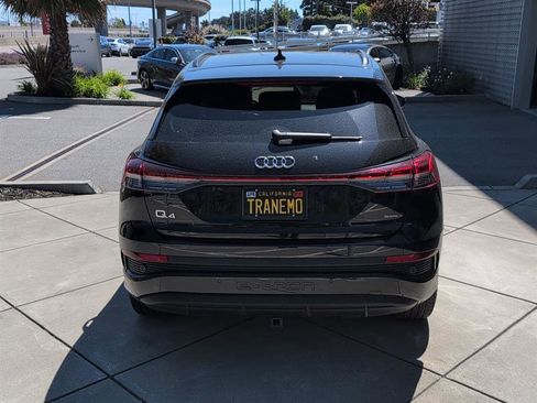 Used 2024 Audi Q4 e-tron Premium Plus w/ Premium Plus image 7