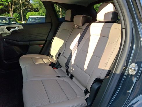 Used 2022 Ford Escape SEL w/ Technology Package AWD/4WD image 7