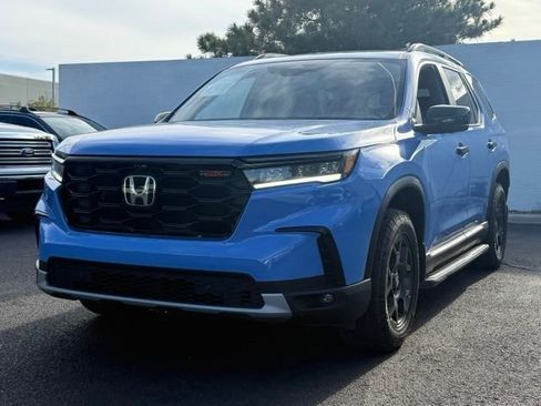 Used 2025 Honda Pilot TrailSport image 1