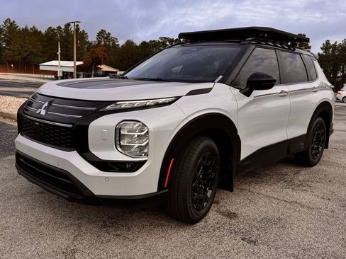 New 2026 Mitsubishi Outlander AWD image 3