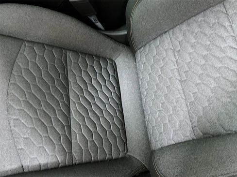 Used 2021 Chevrolet Equinox LT image 19