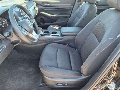 Used 2025 Nissan Altima 2.5 SV FWD image 15
