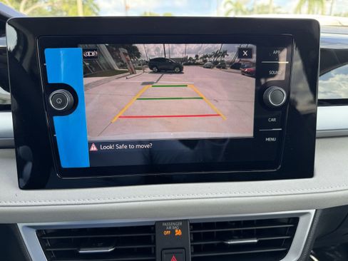 New 2025 Volkswagen Taos SE image 20