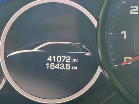 Used 2020 Porsche Cayenne image 16