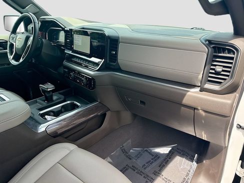 Used 2022 Chevrolet Silverado 1500 LTZ AWD/4WD image 35