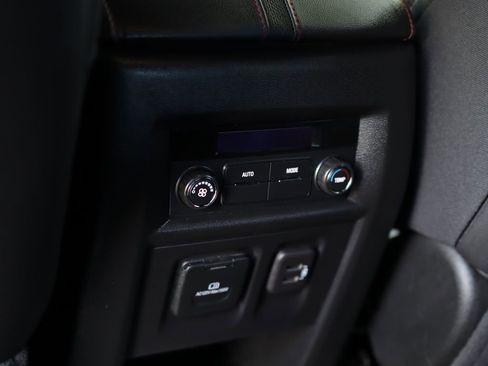 Used 2023 Chevrolet Traverse RS FWD image 29