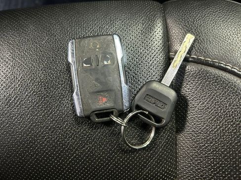 Used 2015 GMC Sierra 2500 SLT w/ Duramax Plus Package image 33