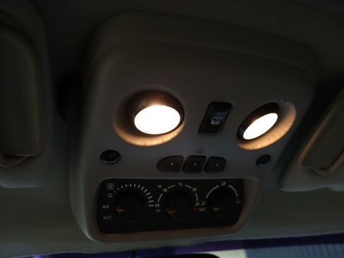 Used 2005 Cadillac Escalade ESV Platinum image 44