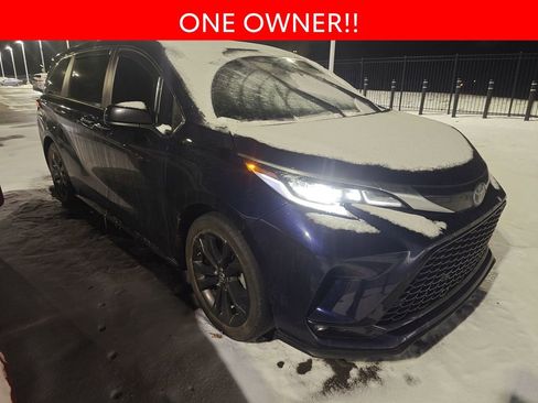 Used 2023 Toyota Sienna XSE image 3