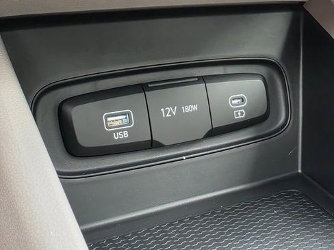 New 2025 Hyundai Venue SEL image 38