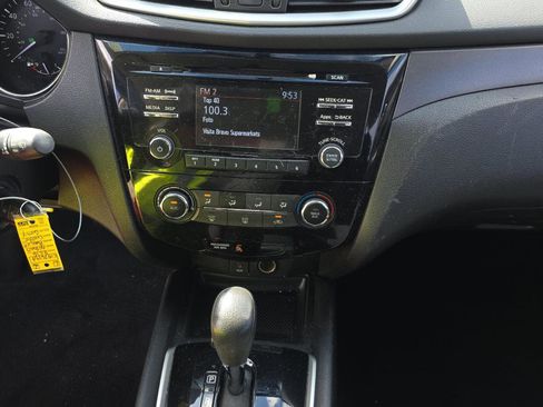 Used 2016 Nissan Rogue S image 14