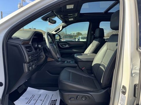 Used 2024 Chevrolet Suburban High Country image 19