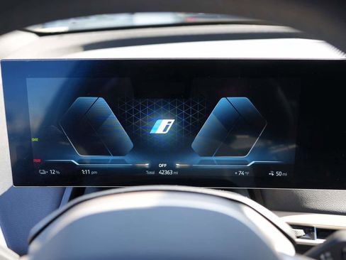 Used 2023 BMW iX xDrive50 w/ Premium Package image 17