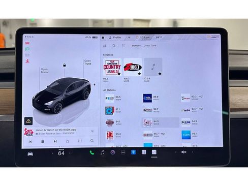 Used 2022 Tesla Model Y Long Range image 31