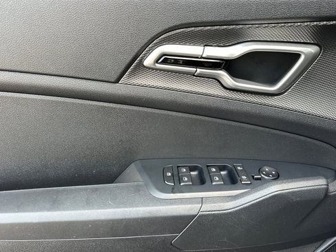 Certified 2025 Kia Sportage LX FWD image 11