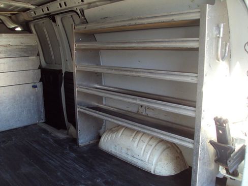 Used 2010 Chevrolet Express 1500 AWD image 10