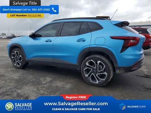 Used 2025 Chevrolet Trax RS w/ Sunroof Package FWD image 3