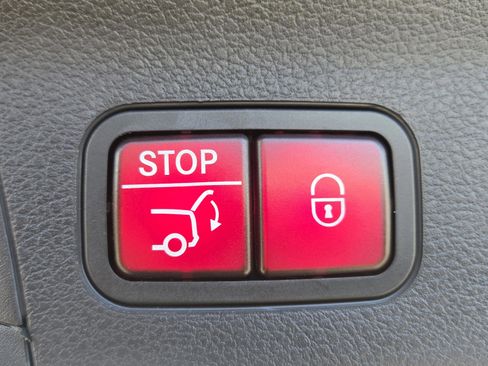 Used 2022 Mercedes-Benz GLS 450 4MATIC image 13